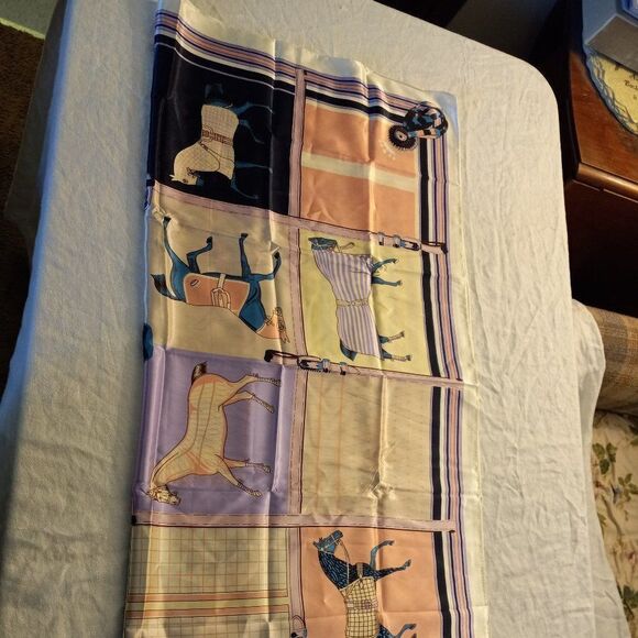 Suzhichou Horse Printed scarf - Picture 6 of 6